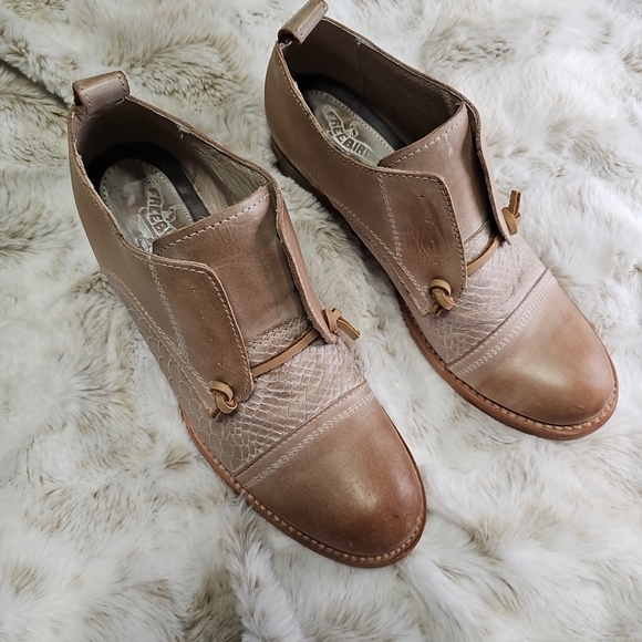 Freebird Womens Shoes FB-Mabel 8 Leather Taupe Oxfords - Picture 7 of 16